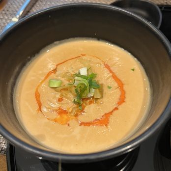 Cathay Pacific Airways First Class Lounge - Dan dan mien - Airport Lounges Near Me - London, XGL