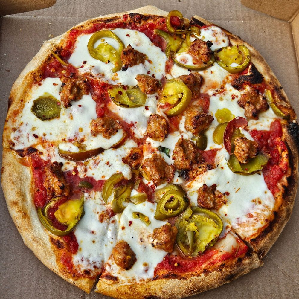 Zizza Authentic Pizzeria Logo