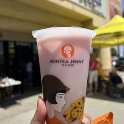 Auntea Jenny - Strawberry Milk Jelly Green Fresh Milk Tea