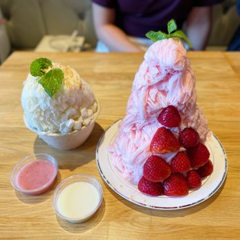 Oakobing - Injeolmi (인절미) & Strawberry Shaved Ice AKA Bingsoo (빙수) ⋅ Koreatown - Los Angeles, California - Shaved Ice Near Me - Los Angeles, California
