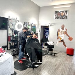 Abel blessing me with great Barbers' precision.... Thanks, Abel!! Abel blessing me with great Barbers' precision.... Thanks, Abel!!