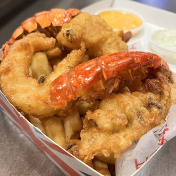 Gordon Ramsay Fish & Chips - Lobster and shrimp combo - Fish & Chips Near Me - New York, New York Gordon Ramsay Fish & Chips - Lobster and shrimp combo - Fish & Chips Near Me - New York, New York