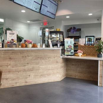 Acai Republic Laguna Beach - Counter where you place your order on a touch screen - Acai Bowls Near Me - Laguna Beach, California Acai Republic Laguna Beach - Counter where you place your order on a touch screen - Acai Bowls Near Me - Laguna Beach, California