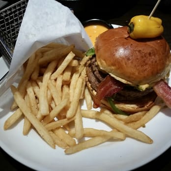 Dave & Buster's Buffalo - Walden Galleria - Burger - Sports Bars Near Me - Buffalo, New York