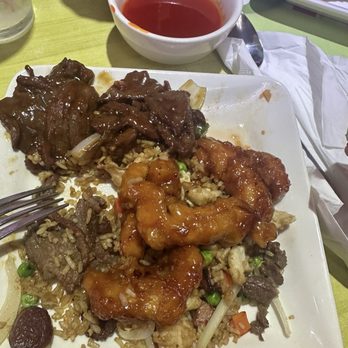Bistro B - Pepper steak and 230. General Tsos Chicken and fried rice - Vietnamese Near Me - Dallas, Texas