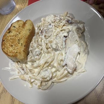 Six Gun Pizza - Chicken Alfredo - Pizza Near Me - Forsyth, Montana Six Gun Pizza - Chicken Alfredo - Pizza Near Me - Forsyth, Montana