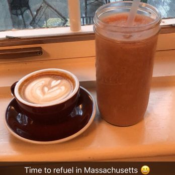 C'est La Vie Bistro - French Near Me - Northborough, Massachusetts