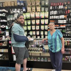 Pumpernickel Pops - Daytona Beach - Great help selecting new vape