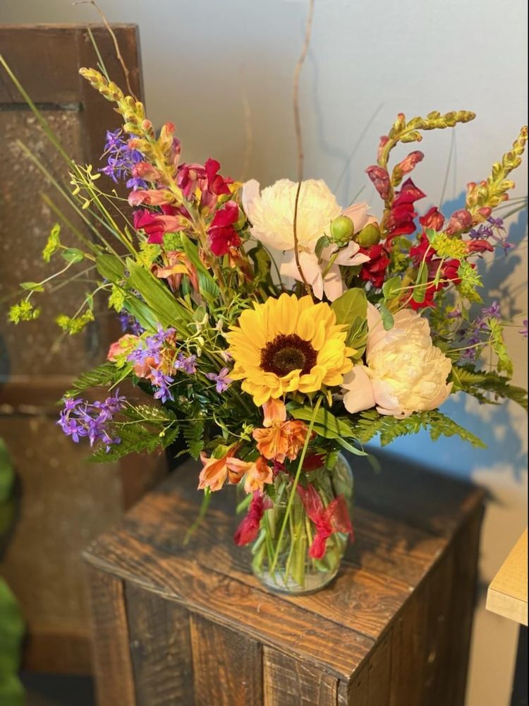 HONEY BEE’S FLORIST Updated August 2024 2211 N Augusta St, Staunton