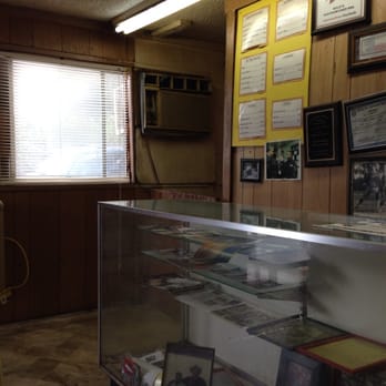 Billy's Old Fashion Barbecue Logo