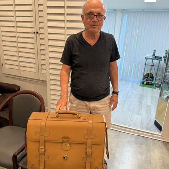 Barini Leather - Gary and his homemade leather goods (custom) - Leather Goods Near Me - Northridge, California