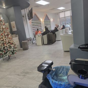 Stella Nails & Lashes - Inside - Eyelash Service Near Me - Johnston, Iowa