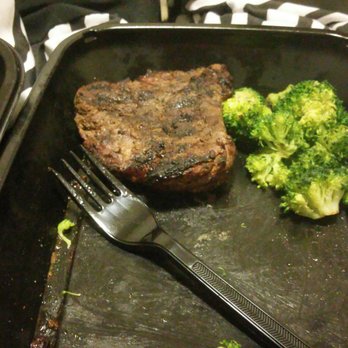 Applebee's Grill + Bar - Had to move the broccoli to make it LOOK like a serving! - American Near Me - Pinole, California