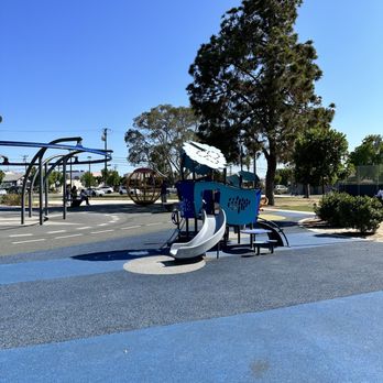 Lions Park - Parks Near Me - Costa Mesa, California