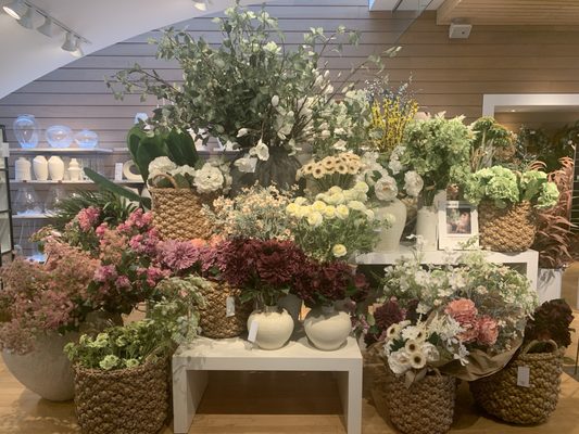 Crate & Barrel by null