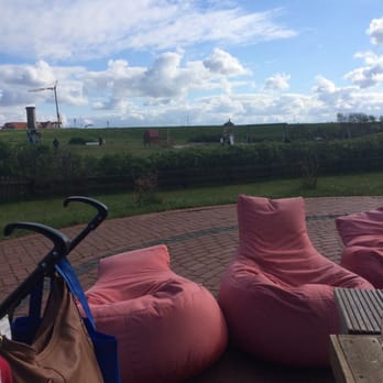 Kompass - So nett sitzt man hier - mit Blick auf den Spielplatz. Zum Käffchen oder Nachmittags Bierchen ideal. - German Near Me - Juist, NI Kompass - So nett sitzt man hier - mit Blick auf den Spielplatz. Zum Käffchen oder Nachmittags Bierchen ideal. - German Near Me - Juist, NI