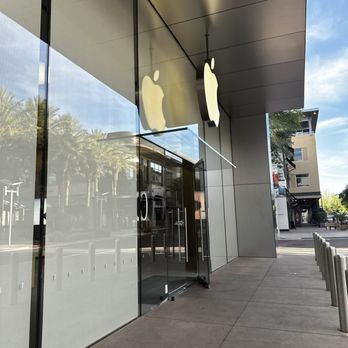 Apple - Scottsdale - Outside view - Computers Near Me - Scottsdale, Arizona Apple - Scottsdale - Outside view - Computers Near Me - Scottsdale, Arizona