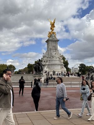 Buckingham Palace by null