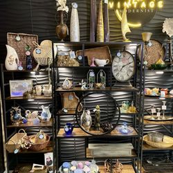 The Vintage Modernist - Gorgeous display!