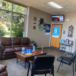 Nice clean waiting area Nice clean waiting area