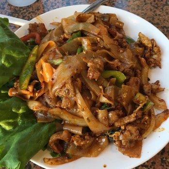 Tantawan Thai Kitchen - Pad Kee Mao Muu - Spicy stir fried Drunken Noodles with Pork - Thai Near Me - Rosemead, California Tantawan Thai Kitchen - Pad Kee Mao Muu - Spicy stir fried Drunken Noodles with Pork - Thai Near Me - Rosemead, California