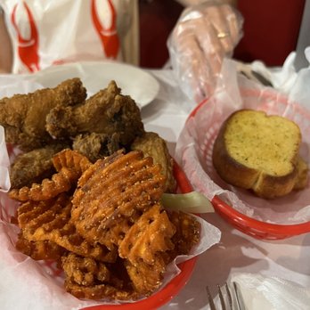 La juicy Seafood - Cajun wings with Sweet Potato Fries and Garlic Toast - Cajun/Creole Near Me - Paducah, Kentucky La juicy Seafood - Cajun wings with Sweet Potato Fries and Garlic Toast - Cajun/Creole Near Me - Paducah, Kentucky