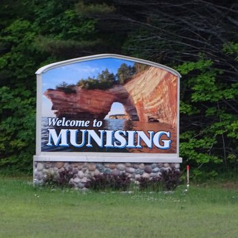 Holiday Inn Express Munising-Lakeview - Hotels Near Me - Munising, Michigan