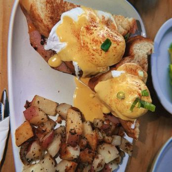 Cafe Dantorels - Top view of ham and cheese eggs benny with potatoes - Cafes Near Me - Sacramento, California Cafe Dantorels - Top view of ham and cheese eggs benny with potatoes - Cafes Near Me - Sacramento, California
