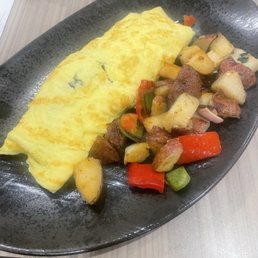 Veggie omelette and potatoes