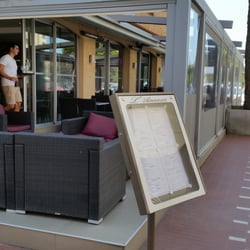 L'annexe - L'entrée et la terrasse