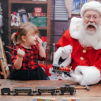 f/8 Studios - Santa's Workshop - Session Photography Near Me - Long Beach, California
