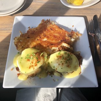 Raizes - Oysters eggs Benedict and hash browns - Portuguese Near Me - Brooklyn, New York