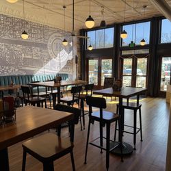 1885 Taproom - Just opened but outside is full.