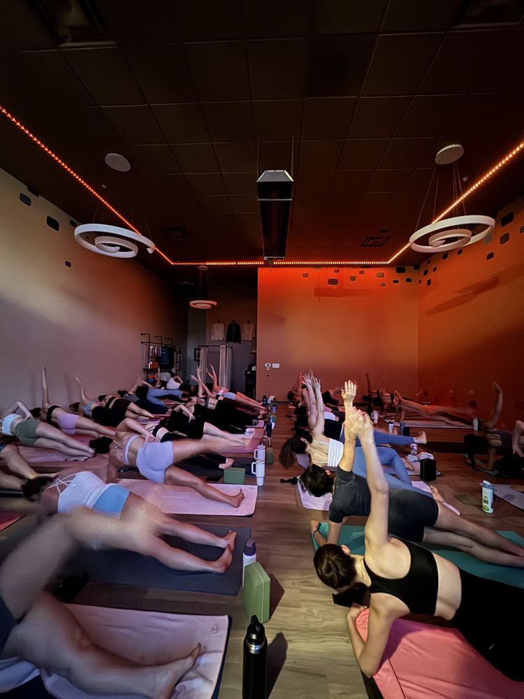 Social spots from Akasha Yoga