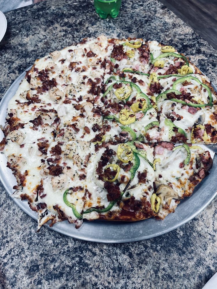 Food from PeezO’s Pizza