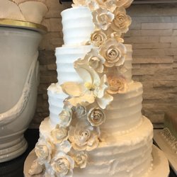 Love Cakes By Dorothy Lane Market - Amazing wedding cake