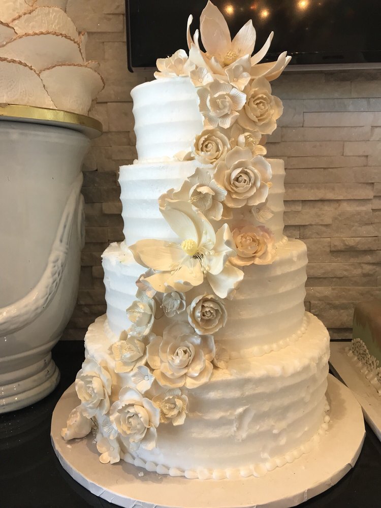 Love Cakes By Dorothy Lane Market Logo