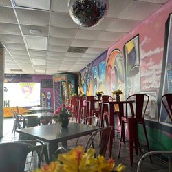 Nola Sips SnoBar & Bistro - Interior