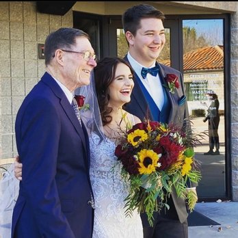 Boise At Its Best - Bridal bouquet, boutonnières - Florists Near Me - Boise, Idaho Boise At Its Best - Bridal bouquet, boutonnières - Florists Near Me - Boise, Idaho