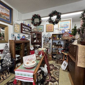 Bless This Mess - Antiques Near Me - Dundee, Florida