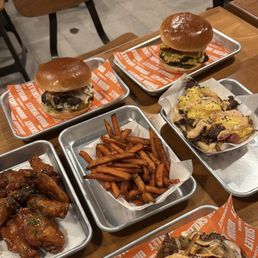 Oh So Hot Burger Truffle Banger Smac N' Cheese Burger 10 Bone-In Wings