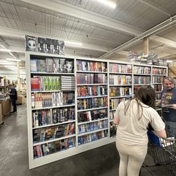 Book Warehouse Outlet - Comics