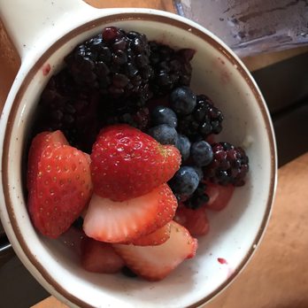 Another Broken Egg Cafe - Fresh Fruit Bowl - Cafes Near Me - Memphis, Tennessee
