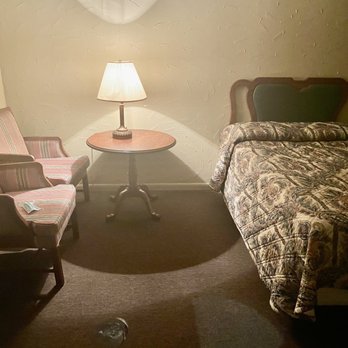 Dru's Inn - Stains on the floor, on the chair and alarming stains on the bed sheets. I was greeted by a cockroach in the room. - Hotels Near Me - Hattiesburg, Mississippi Dru's Inn - Stains on the floor, on the chair and alarming stains on the bed sheets. I was greeted by a cockroach in the room. - Hotels Near Me - Hattiesburg, Mississippi
