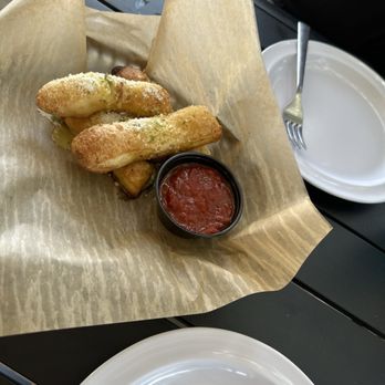 Pizzaiolo's - Complimentary Breadsticks - Italian Near Me - Cypress, Texas