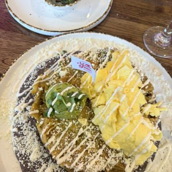 Madres Brunch - Chilaquiles verdes sin carne - Breakfast & Brunch Near Me - Placentia, California