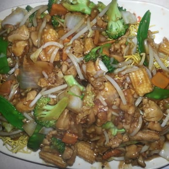 Lucky Chinese Restaurant - Chow mien, crispy noodle - Hakka Near Me - Scarborough, Ontario