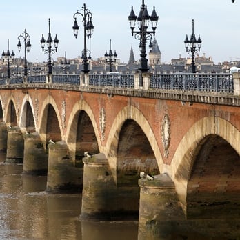 Pont de Pierre - Le Pont de Pierre - Landmarks & Historical Buildings Near Me - Bordeaux, 33 Pont de Pierre - Le Pont de Pierre - Landmarks & Historical Buildings Near Me - Bordeaux, 33