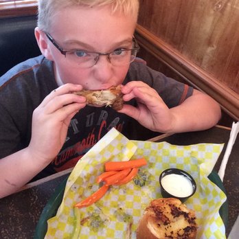 Chick-N-Elly's - Wings were great!!! - American Near Me - Eureka, Missouri