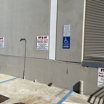 It's-It Ice Cream - Three parking spots right next to the building - Ice Cream & Frozen Yogurt Near Me - Burlingame, California It's-It Ice Cream - Three parking spots right next to the building - Ice Cream & Frozen Yogurt Near Me - Burlingame, California